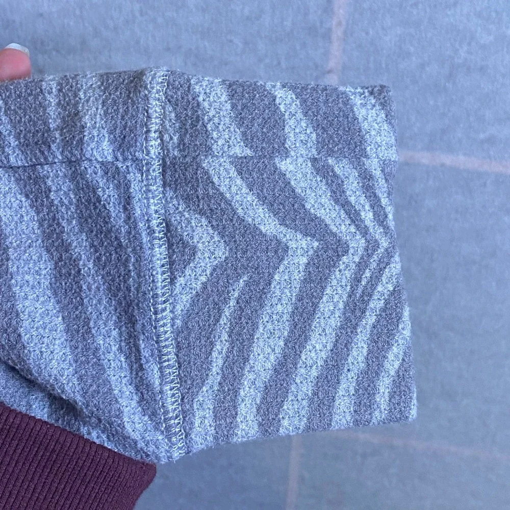 Aerie Gray Zebra Print Waffle Knit Chill Play Move Leggings Women‎ Small Thermal